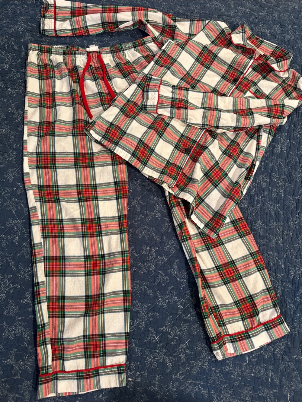 Wondershop Women's Plaid Sleep Set in Red, Green & Navy